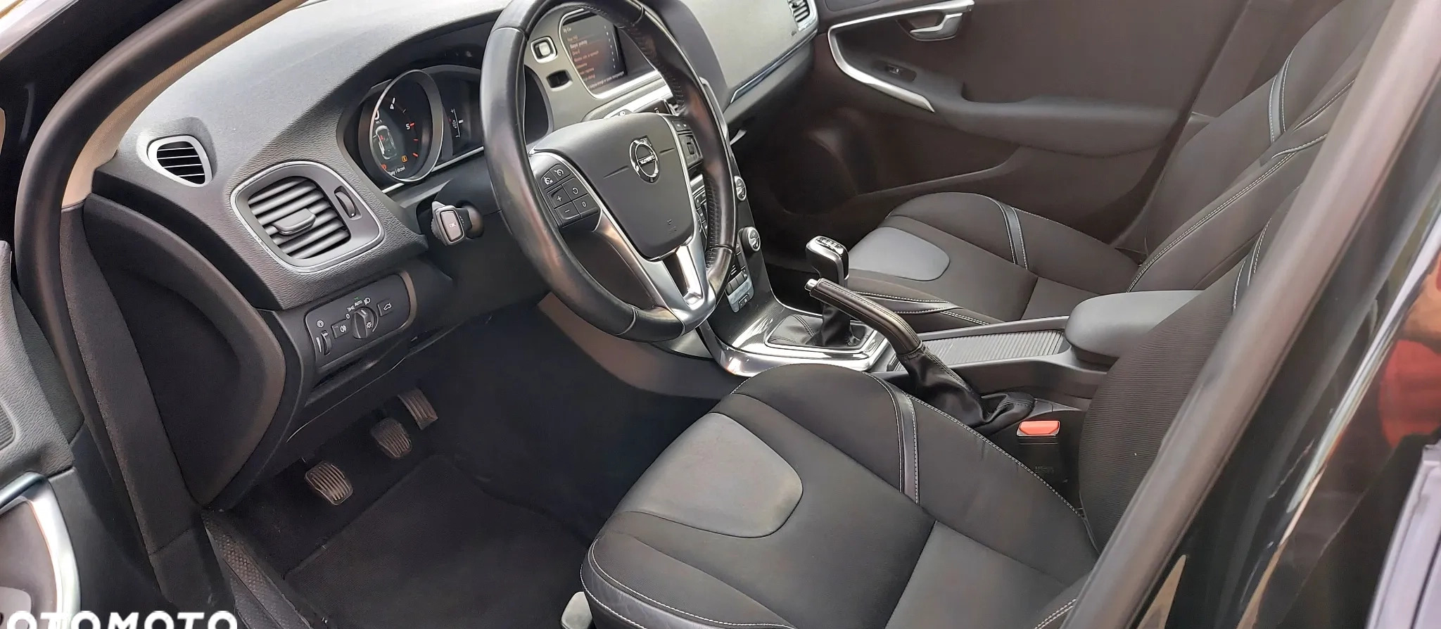 Volvo V40 cena 57300 przebieg: 153000, rok produkcji 2017 z Lubawa małe 67